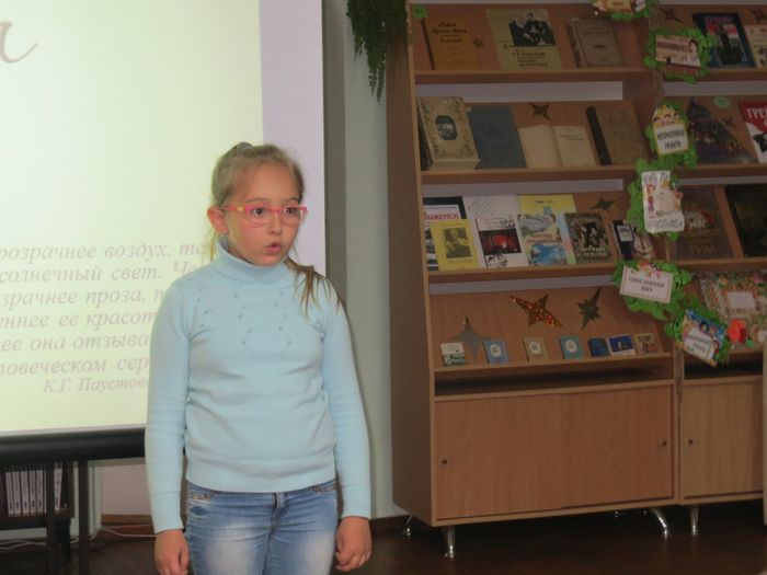 Руденченко Лиза читает стихотворение М.Джалиля "Чулочки"